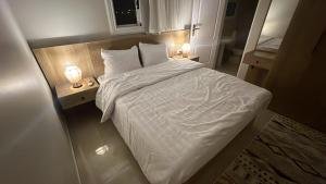 Sunny, Modern room in Village!