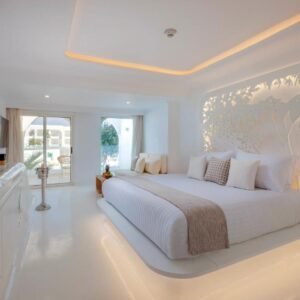 Meraki Rooms : Triple The Party Never Ends Jacuzzi Suite