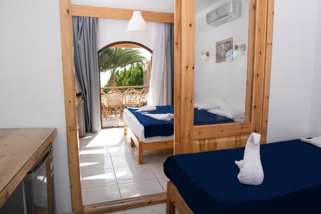 Penguin Village Dahab Standard double unit with rear view (no balcony)