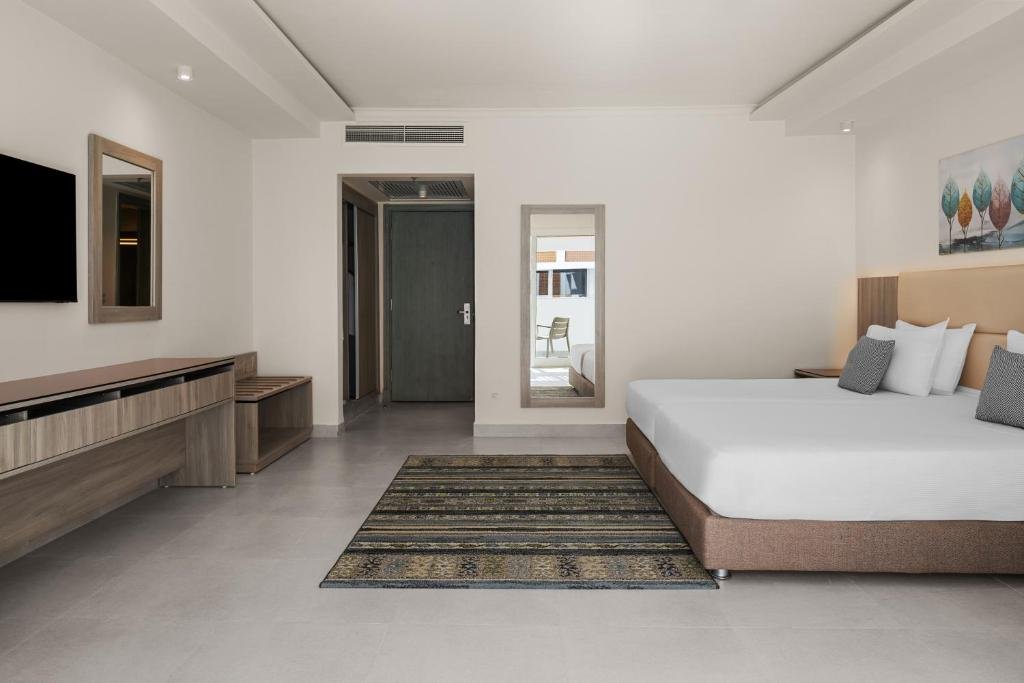 Golf Beach Deluxe Room with Pool View