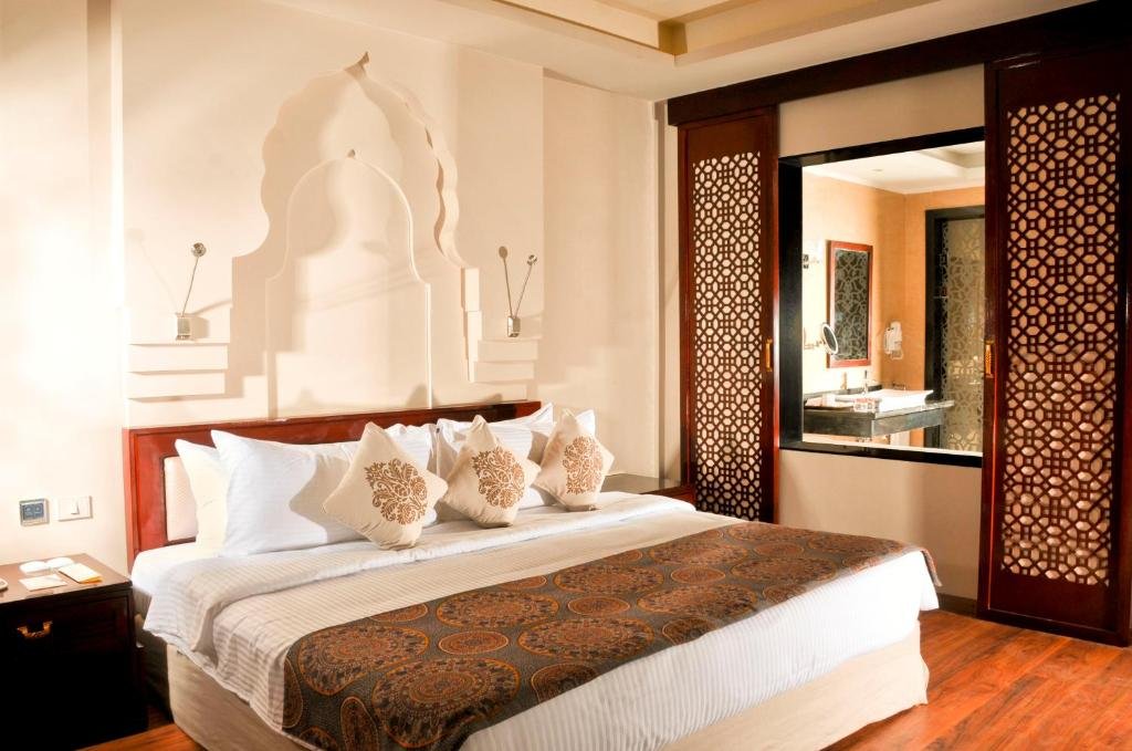 Sunrise Arabian Beach Resort - Executive Suite Sea View - Posh Club 👤👤 - $375