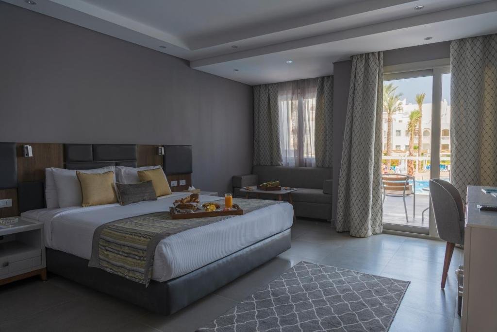 Sunrise Diamond Beach Resort - Superior Room 👤👤 - $201