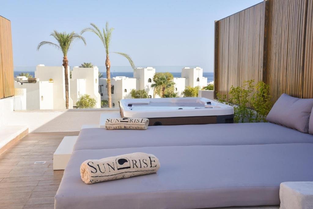 Sunrise Diamond Beach Resort - Jacuzzi Suite - Posh Club 👤👤 - $373