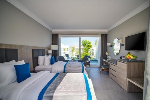 Maritim Jolie Ville Resort & Casino - Deluxe Junior Suite👤👤🧒