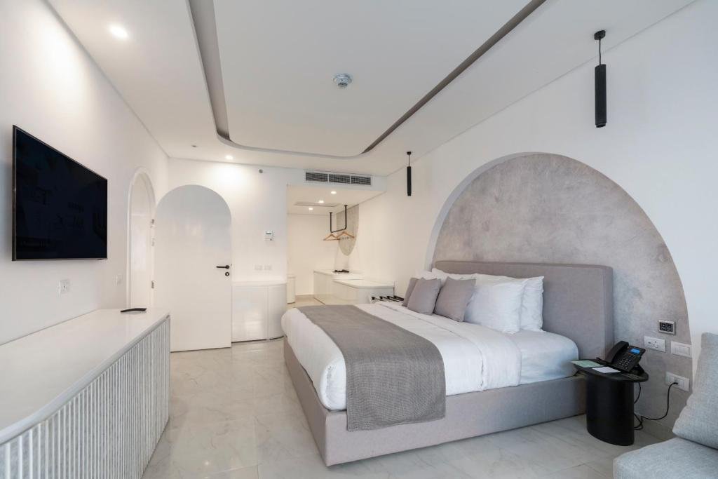 White Hills Resort - Deluxe Double Room Side Sea View 👨‍👩‍👦 - $482