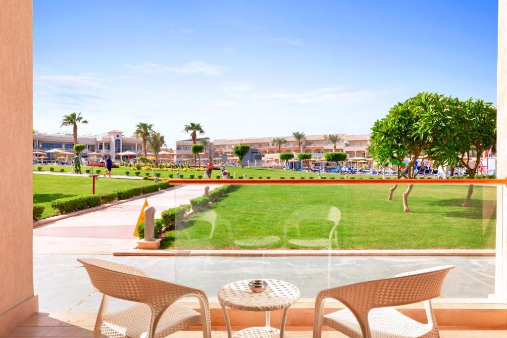 Pickalbatros Royal Moderna Sharm - Deluxe Garden View Single 👤 - $158