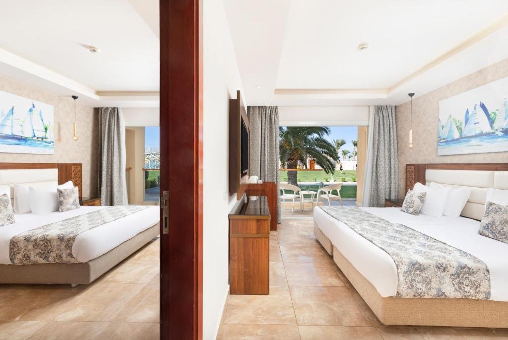 Pickalbatros Royal Moderna Sharm - Deluxe Triple Room 👨‍👩‍👦 - $279