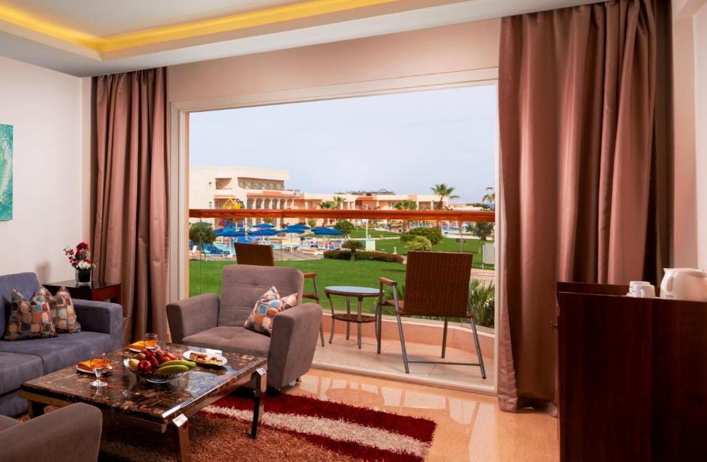 Pickalbatros Royal Moderna Sharm - Family Suite 👨‍👩‍👦 - $334