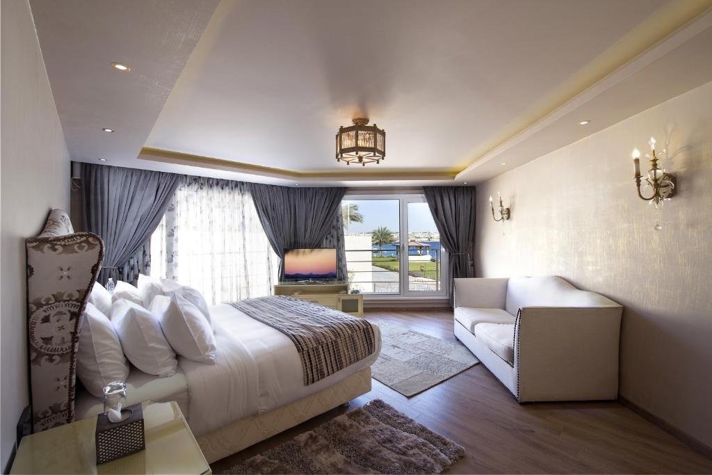 Sunrise Arabian Beach Resort - Superior Room 👨‍👩‍👦 - $300
