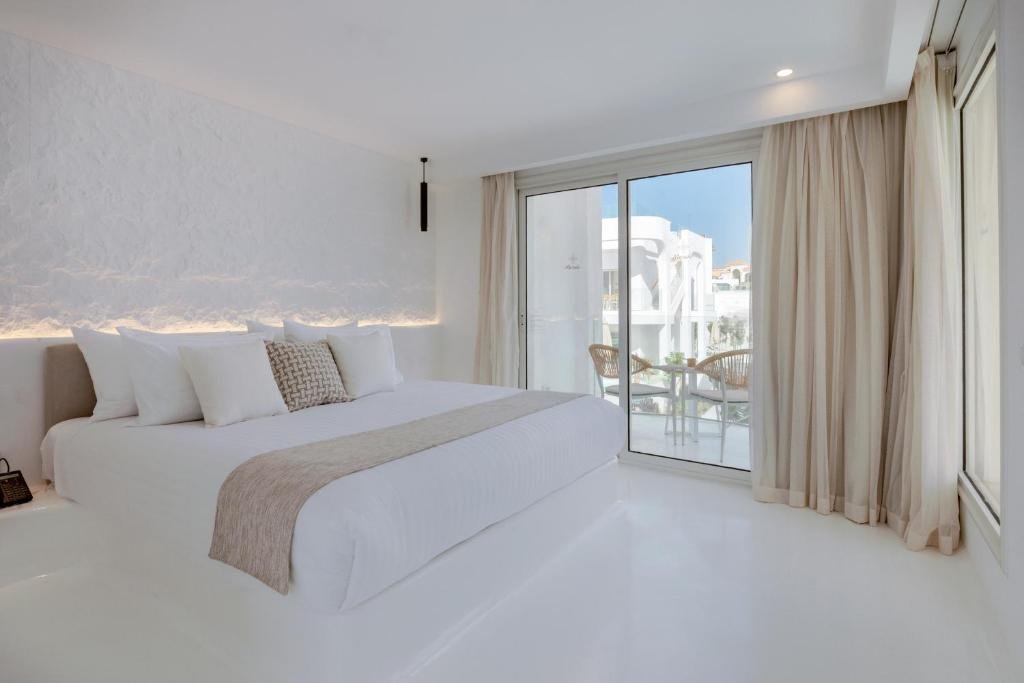 Meraki Resort - The Party Never Ends Jacuzzi Suite👤👤