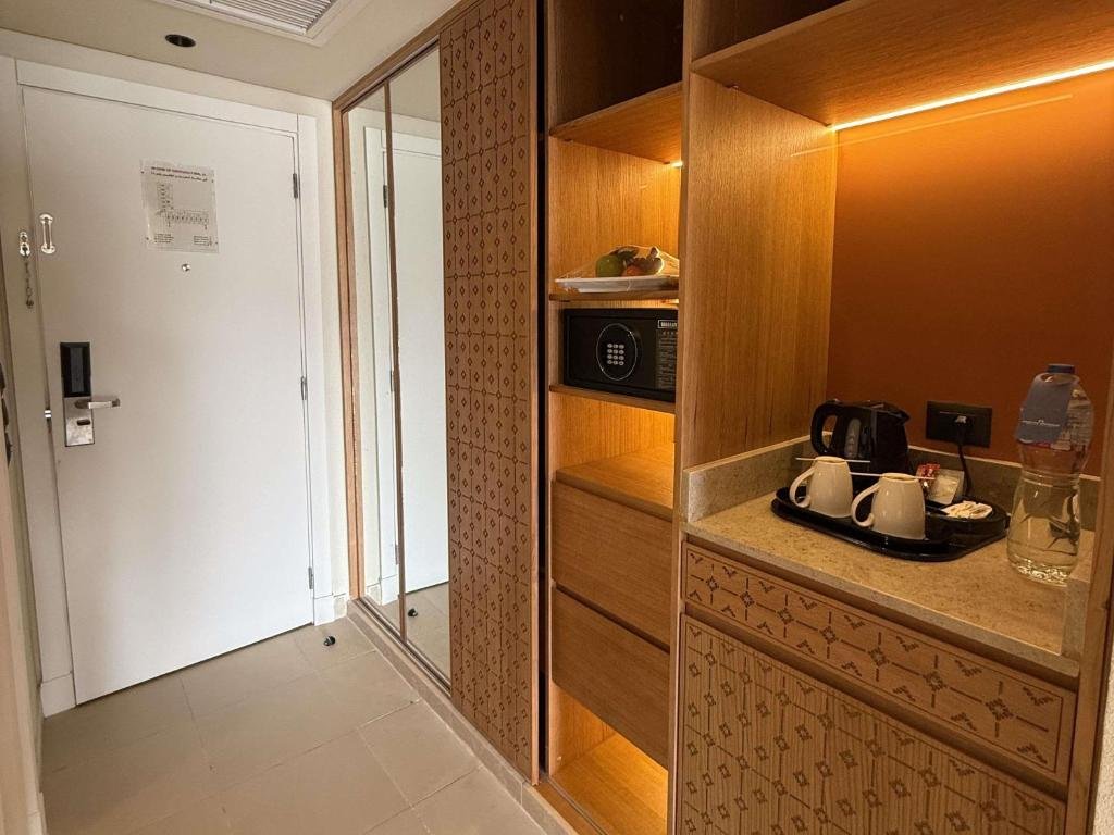 Naama Bay Promenade Beach Resort - Superior King Suite with Sea View - Beach Side