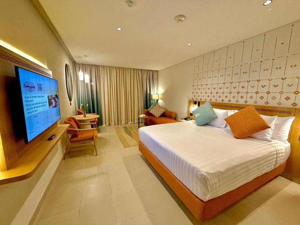 Naama Bay Promenade Beach Resort - Superior King Room with Sea View and Beach Side