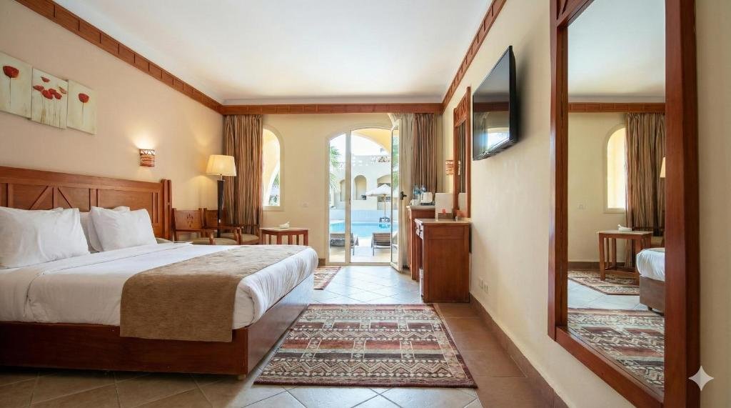 Regency Plaza Aqua Park & Spa Resort - Family Suite with Pool View 👨‍👩‍👦 - $923