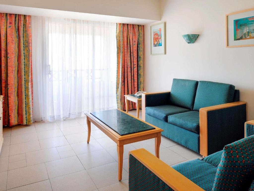 Naama Bay Promenade Beach Resort - Superior King Suite with Sea View - Beach Side