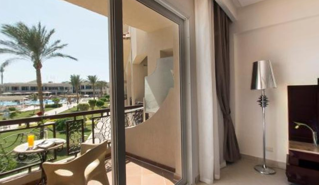 Pickalbatros Royal Moderna Sharm - Deluxe Triple Sea View 👨‍👩‍👦 - $302