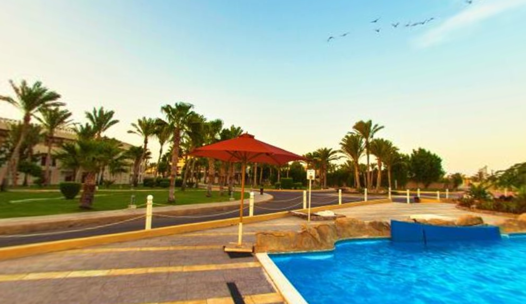 Pickalbatros Royal Moderna Sharm - Triple Room Pool View 👨‍👩‍👦 - $290